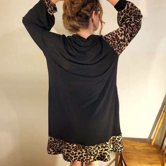 Suzanne Betro - Elegant flowy dress - Animal print - Size 1X - Picture 4 of 10